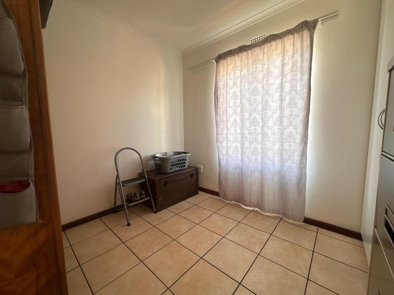 2 Bedroom Property for Sale in Oakglen Western Cape